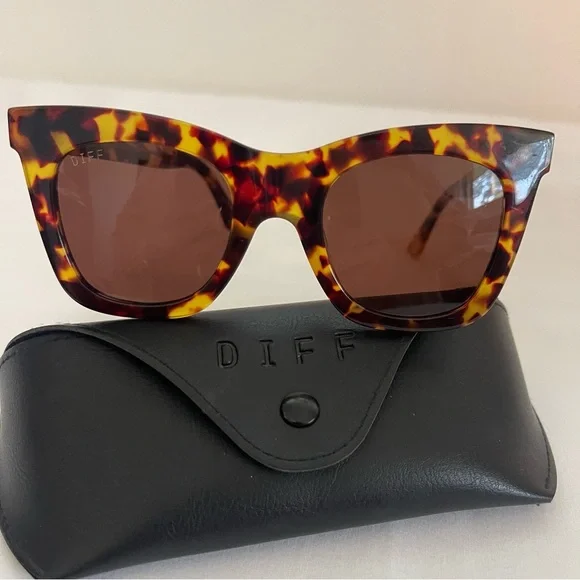 Diff Brown Oversized Tortoiseshell Sunglasses - Picture 5 of 6